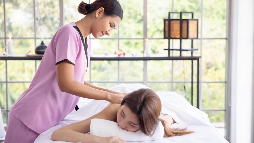 What are the advantages of a standard Thai massage?